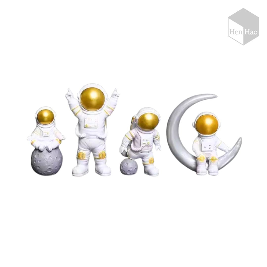 Set decorativo de 4 astronautas en miniatura